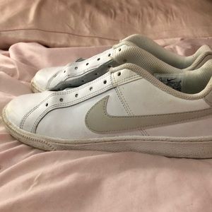 nike court royals low